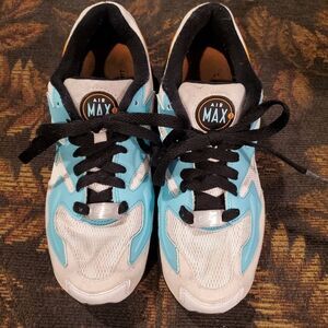 Nike Air Max2 Light  Surfaces in Jaguars Colors